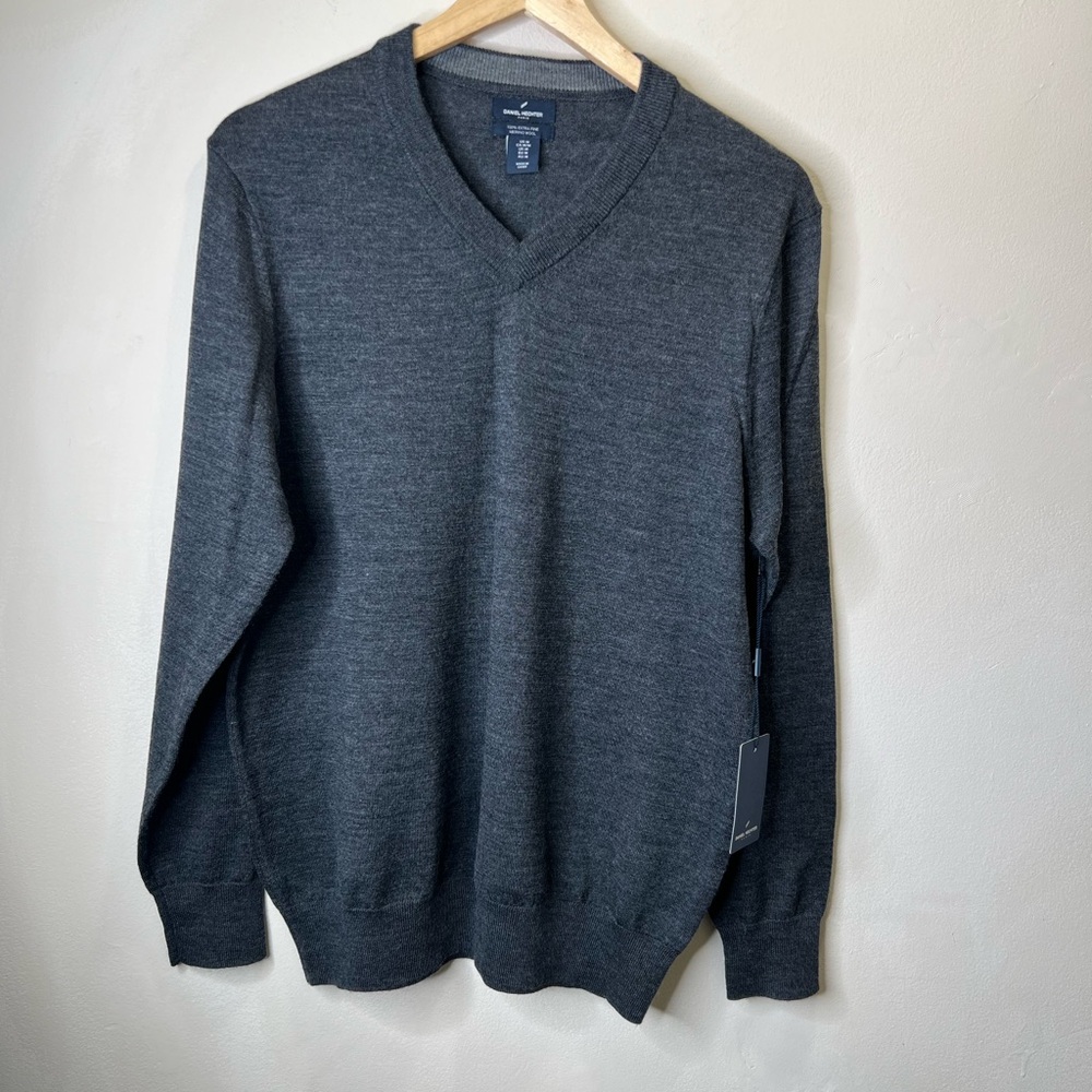 DANIEL HECHTER ParisMen's Gray V-Neck Wool Sweater Size M